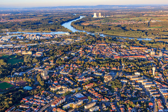 Stadtübersicht bis zum Rhein von Südwesten in Germersheim im Bundesland Rheinland-Pfalz, Deutschland