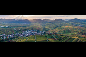 Panorama in Ilbesheim bei Landau im Bundesland Rheinland-Pfalz, Deutschland
