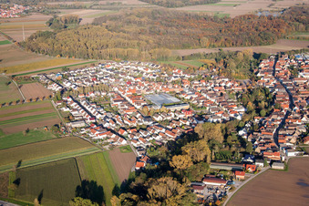 Neubau- Wohngebiet einer Einfamilienhaus- Siedlung Blumenviertel in Kuhardt im Bundesland Rheinland-Pfalz, Deutschland