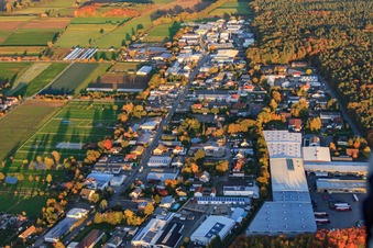 Industriegebiet Am Kleinwald von Westen in Herxheim bei Landau im Bundesland Rheinland-Pfalz, Deutschland