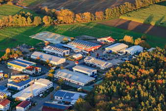 Industriegebiet Am Gäxwald mit Nunnenmann GmbH und Reitstall Müller in Herxheim bei Landau im Bundesland Rheinland-Pfalz, Deutschland