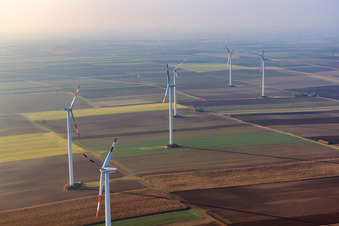 Windpark zwischen Rülzheim und Offenbach im Bundesland Rheinland-Pfalz, Deutschland