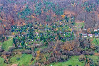 Luftbild von Feriendorf Sonnenberg im Birnbachtal in Leinsweiler im Bundesland Rheinland-Pfalz, Deutschland