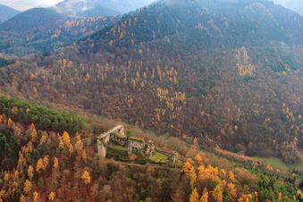 Drohnenaufname von Burgruine Neuscharfeneck in Flemlingen im Bundesland Rheinland-Pfalz, Deutschland