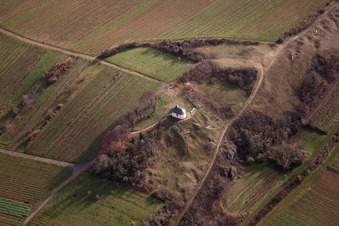 Kirchengebäude der Kapelle Kleine Kalmit in Ilbesheim bei Landau in der Pfalz im Bundesland Rheinland-Pfalz, Deutschland