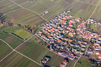 Winzerdorfansicht im Winter aus Südosten in Hainfeld im Bundesland Rheinland-Pfalz, Deutschland