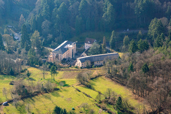 Luftbild von MVZ Landau GmbH in der Badstr in Gleisweiler im Bundesland Rheinland-Pfalz, Deutschland