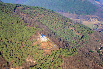 Drohnenbild von St.-Anna-Kapelle auf dem Annaberg in Burrweiler im Bundesland Rheinland-Pfalz, Deutschland