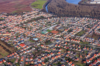 Hallenbad der VG Lingenfeld an der Grundschule Lingenfeld und der Realschule plus Lingenfeld im Bundesland Rheinland-Pfalz, Deutschland