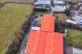 Schrägluftbild von Bührmann Weine GmbH in Zeiskam im Bundesland Rheinland-Pfalz, Deutschland