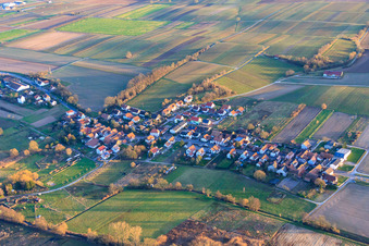 Dorfansicht aus Nordwesten im Winter in Hergersweiler im Bundesland Rheinland-Pfalz, Deutschland