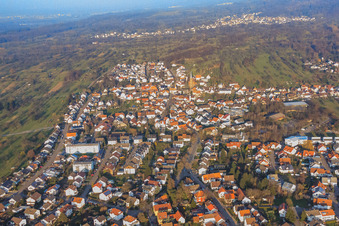 Luftbild von Ortsansicht im Winter von Südwesten in Bischweier im Bundesland Baden-Württemberg, Deutschland