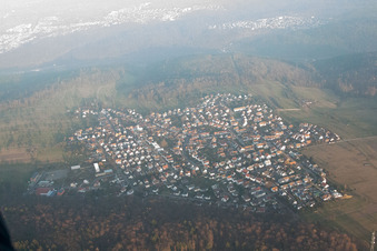 Ortsteil Spessart in Ettlingen im Bundesland Baden-Württemberg, Deutschland aus der Drohnenperspektive