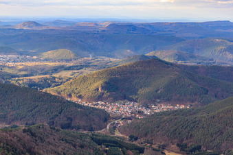 Luftbild von Dorf im Pfälzerwald im Winter von Südosten in Lug im Bundesland Rheinland-Pfalz, Deutschland