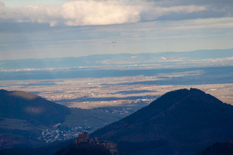 Trifels und Hohenberg in Birkweiler im Bundesland Rheinland-Pfalz, Deutschland