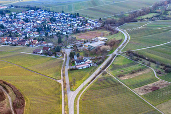 Grundschule Kleine Kalmit und Stadion in Ilbesheim bei Landau im Bundesland Rheinland-Pfalz, Deutschland von oben