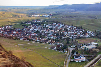 Ortsansicht im Winter aus Norden in Ilbesheim bei Landau im Bundesland Rheinland-Pfalz, Deutschland