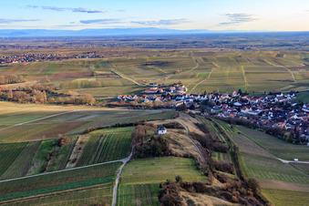 Kapelle "Kleine Kalmit" im Ortsteil Arzheim in Landau in der Pfalz im Bundesland Rheinland-Pfalz, Deutschland von oben