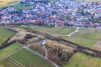 Kapelle "Kleine Kalmit" im Ortsteil Arzheim in Landau in der Pfalz im Bundesland Rheinland-Pfalz, Deutschland aus der Luft