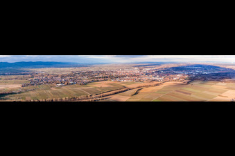 Panorama Perspektive Stadtgebiet mit Außenbezirken und Innenstadtbereich in Landau in der Pfalz im Bundesland Rheinland-Pfalz, Deutschland