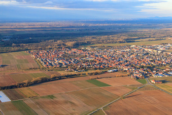 Luftbild von Stadtansicht aus Südwesten im Winter in Offenbach an der Queich im Bundesland Rheinland-Pfalz, Deutschland