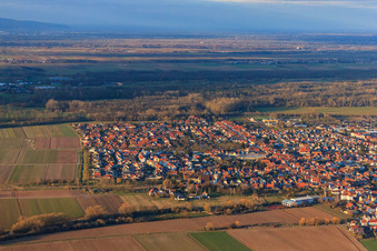 Luftbild von Stadtansicht aus Süden im Winter in Offenbach an der Queich im Bundesland Rheinland-Pfalz, Deutschland