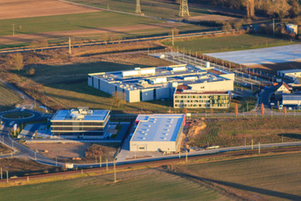 Luftaufnahme von ITK Engineering GmbH im Gewerbegebiet Im Speyerer Tal in Rülzheim im Bundesland Rheinland-Pfalz, Deutschland