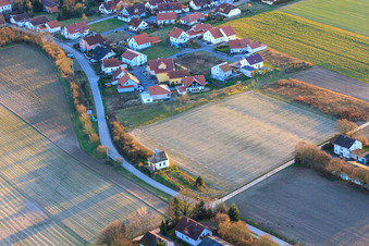 Luftaufnahme von Arme-Seelen-Kapelle am Knittelsheimer Weg in Herxheimweyher im Bundesland Rheinland-Pfalz, Deutschland