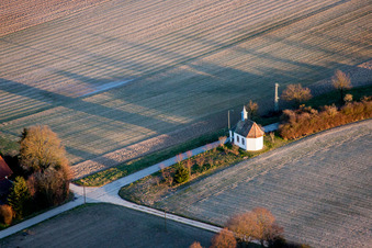 Luftbild von Kirchengebäude der Kapelle in Rülzheim im Bundesland Rheinland-Pfalz, Deutschland