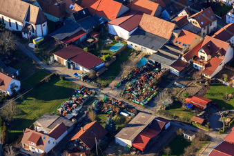 Gartenweg im Ortsteil Schweigen in Schweigen-Rechtenbach im Bundesland Rheinland-Pfalz, Deutschland