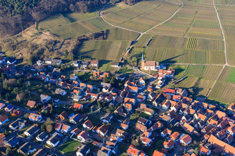Luftbild von Protestantische Kirche Rechtenbach am Weinberg im Winter in Schweigen-Rechtenbach im Bundesland Rheinland-Pfalz, Deutschland