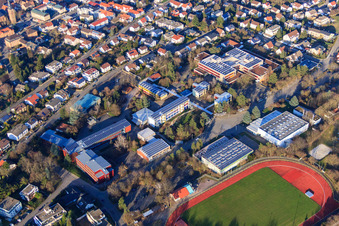 Gymnasium im Alfred-Grosser-Schulzentrum in Bad Bergzabern im Bundesland Rheinland-Pfalz, Deutschland von oben