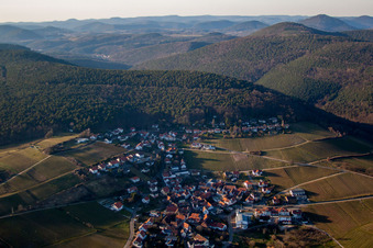 Höhenstr im Ortsteil Gleiszellen in Gleiszellen-Gleishorbach im Bundesland Rheinland-Pfalz, Deutschland