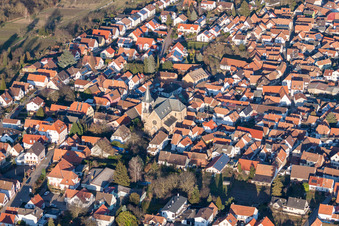 Schrägluftbild von Ortsansicht der Straßen und Häuser der Wohngebiete im Ortsteil Arzheim in Landau in der Pfalz im Bundesland Rheinland-Pfalz, Deutschland