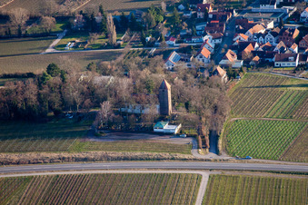 Prot. Kirche am Friedhof im Ortsteil Wollmesheim in Landau in der Pfalz im Bundesland Rheinland-Pfalz, Deutschland