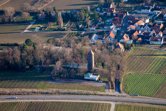 Luftbild von Prot. Kirche am Friedhof im Ortsteil Wollmesheim in Landau in der Pfalz im Bundesland Rheinland-Pfalz, Deutschland