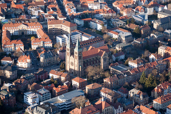 Kirchengebäude der katholischen Pfarrkirche  am Marienring in Landau in der Pfalz im Bundesland Rheinland-Pfalz, Deutschland