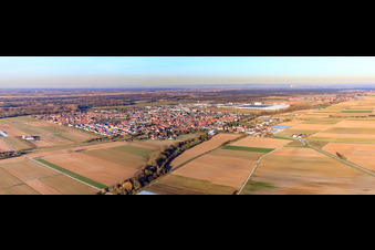 Luftbild von Stadtpanorama bis zum Industriegebiet Interpark aus Südwesten im Winter in Offenbach an der Queich im Bundesland Rheinland-Pfalz, Deutschland