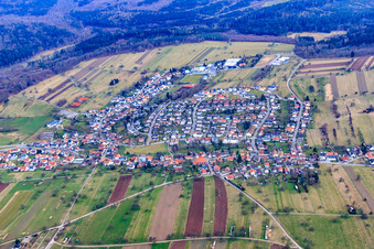 Dorf im Schwarwald im Winter von Norden im Ortsteil Völkersbach in Malsch im Bundesland Baden-Württemberg, Deutschland