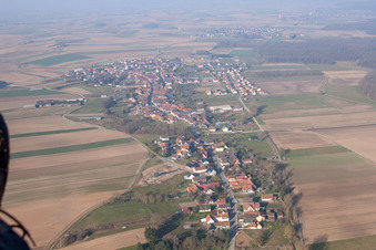 Scheibenhard im Bundesland Bas-Rhin, Frankreich von einer Drohne aus