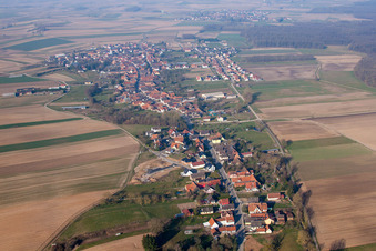 Scheibenhard im Bundesland Bas-Rhin, Frankreich von der Drohne aus gesehen