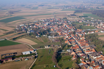 Niederlauterbach im Bundesland Bas-Rhin, Frankreich aus der Luft