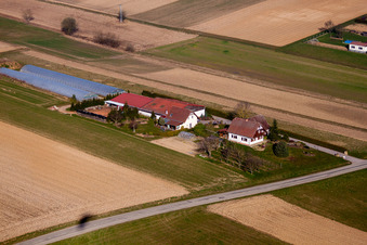 Seebach im Bundesland Bas-Rhin, Frankreich aus der Drohnenperspektive
