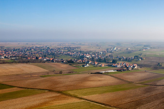 Seebach im Bundesland Bas-Rhin, Frankreich von einer Drohne aus