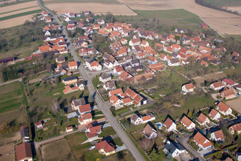 Hermerswiller im Bundesland Bas-Rhin, Frankreich von oben gesehen