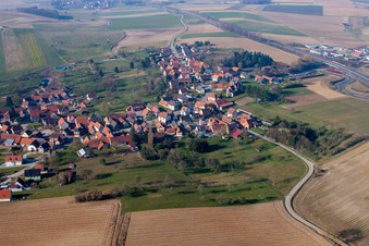 Hohwiller im Bundesland Bas-Rhin, Frankreich von der Drohne aus gesehen