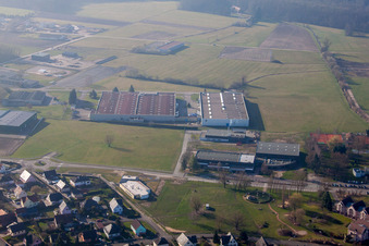 Niederbetschdorf im Bundesland Bas-Rhin, Frankreich von oben gesehen