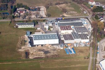 Gebäude und Produktionshallen auf dem Werksgelände H.B. Fuller Adhesives France in Surbourg in Grand Est im Bundesland Bas-Rhin, Frankreich