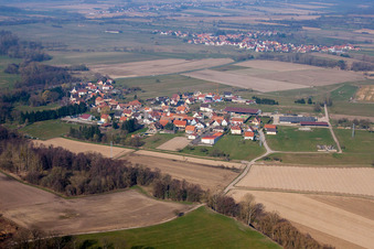 Drohnenaufname von Walbourg im Bundesland Bas-Rhin, Frankreich