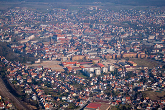 Haguenau im Bundesland Bas-Rhin, Frankreich von einer Drohne aus